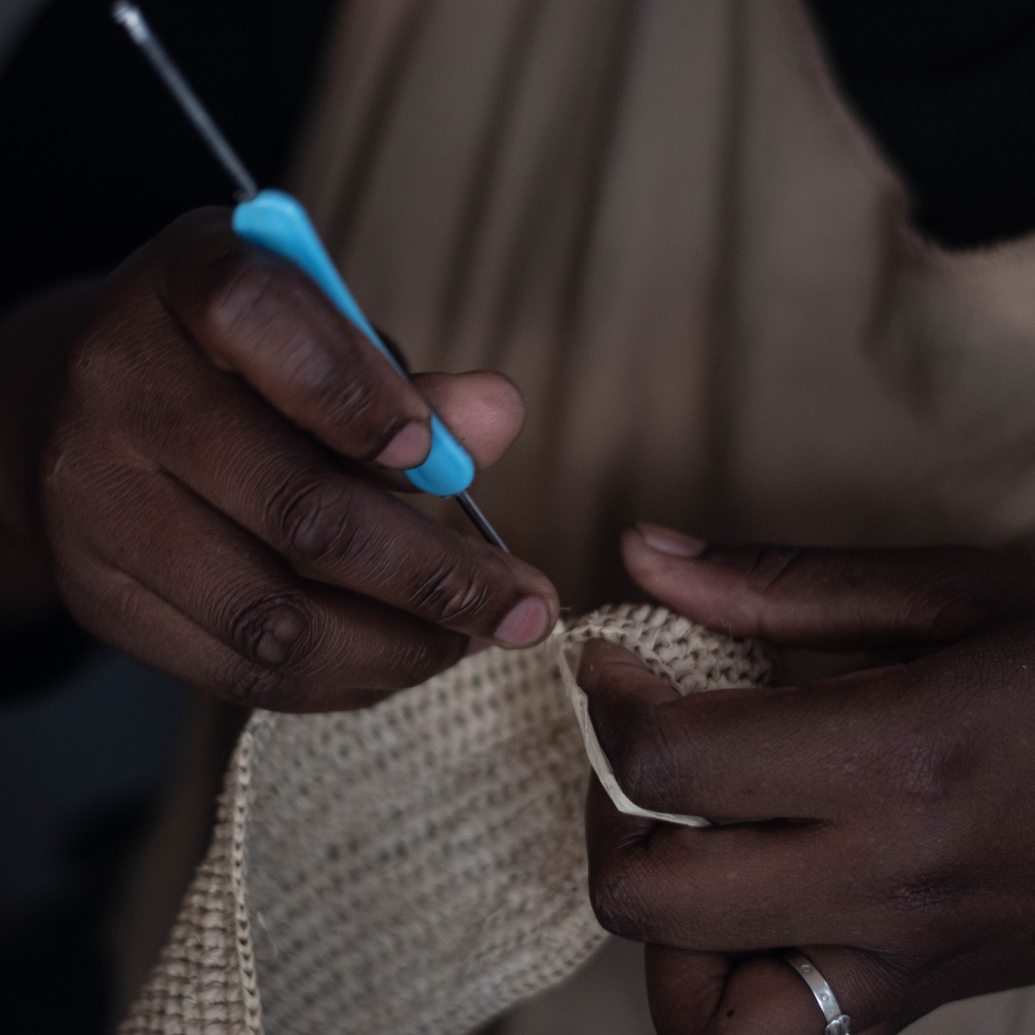 Les avantages de choisir des accessoires en raphia